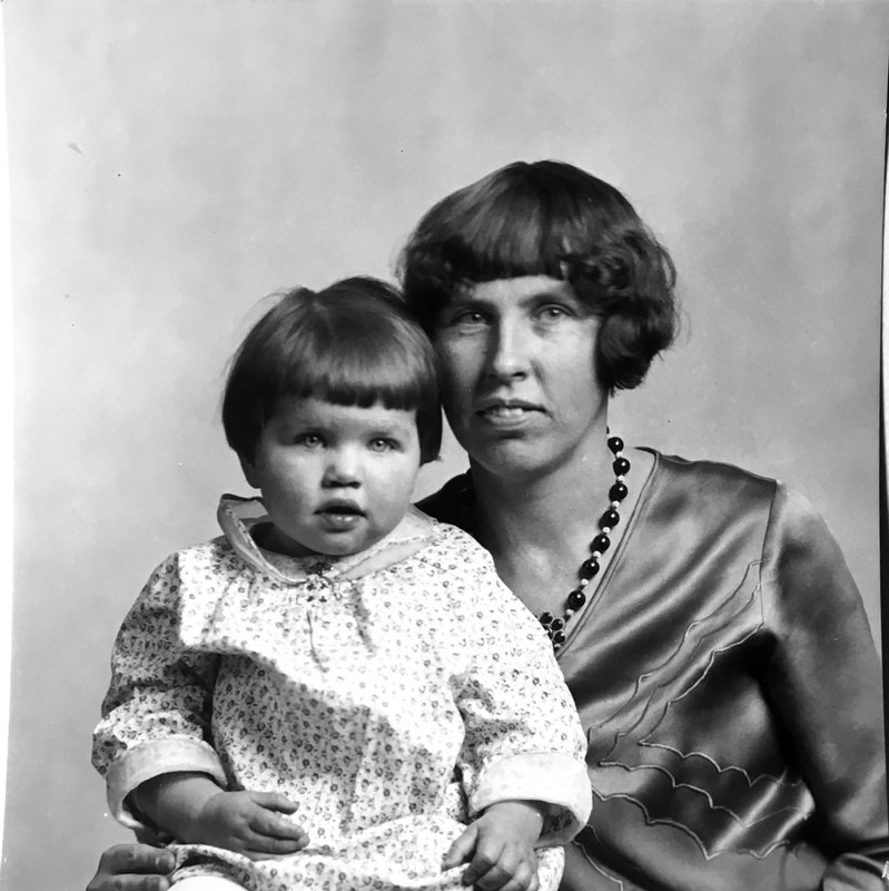 Dorothy Pond and baby.jpg